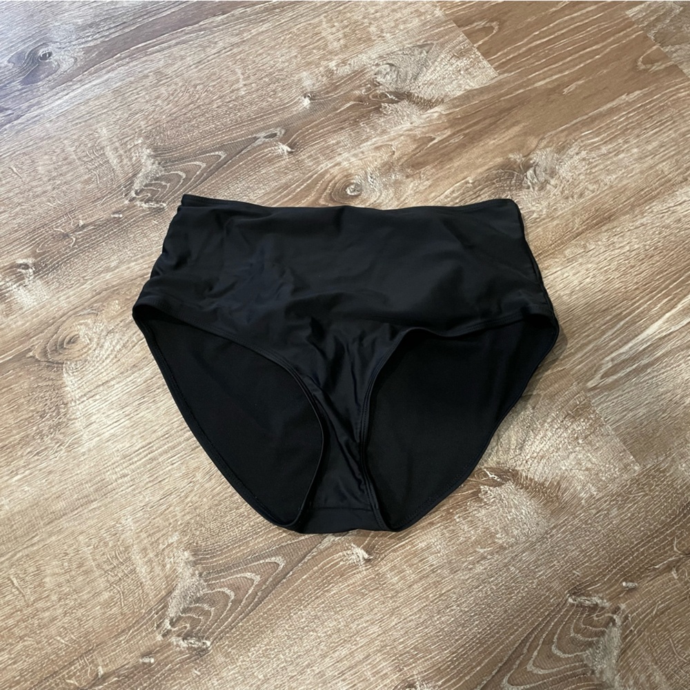 Janela Bay High Waist Classic Black Swimming Bottom